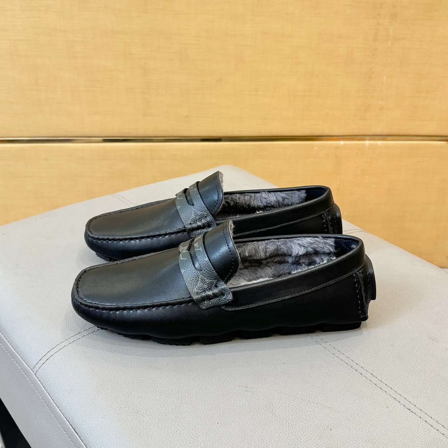 Factory price: 460💰【LV】Autumn and winter style fur integrated 2025 men's beanie shoes (top version on the market) calfskin ➕real wool lining original packaging. Size: 38-45